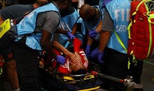 拜仁官方：穆西亚拉手术成功，将伤缺数月